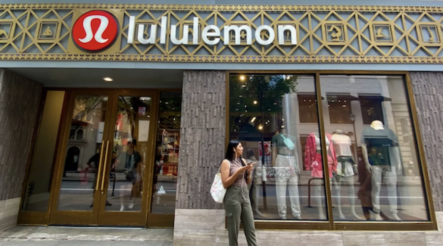 Nike vet takes CEO spot at wobbly athletic apparel retailer